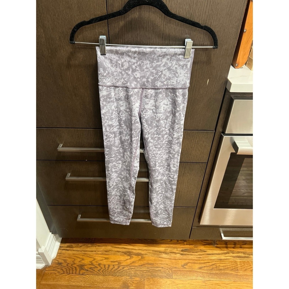 Lululemon Wunder Train High-Rise 25" tights in the Summer Shade Ice Grey‎ size 4
